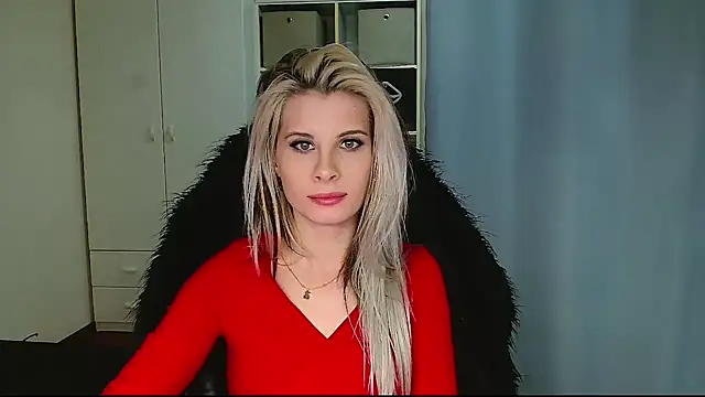 Snapshot of KristineGlow chatting on February 18, 2026, 9:00 pm KristineGlow online show from February 18, 2026, 9:00 pm