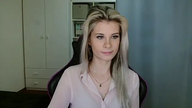 Snapshot of KristineGlow chatting on March 2, 2026, 7:59 am KristineGlow online show from March 2, 2026, 7:59 am