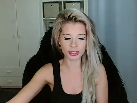 KristineGlow online show from November 10, 2025, 8:19 am