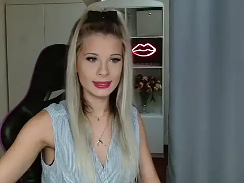 KristineGlow online show from October 17, 2025, 6:28 am