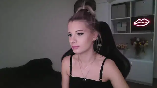 KristineGlow online show from October 13, 2025, 2:07 pm