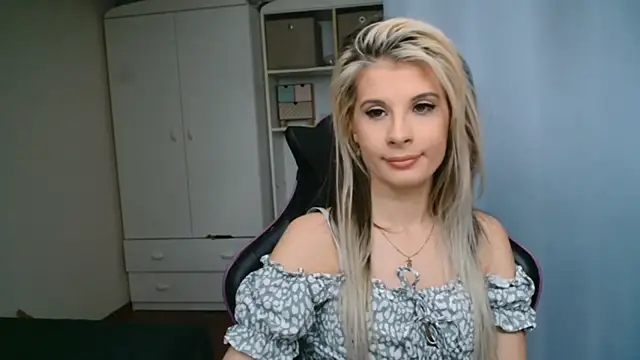 KristineGlow online show from May 8, 2026, 6:17 am