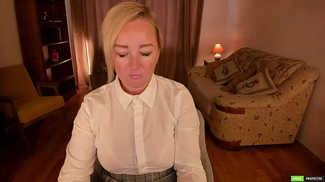 sexmom8 online show from June 15, 2026, 10:37 am