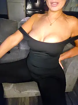 KissMeKylie online show from December 17, 2025, 11:10 pm