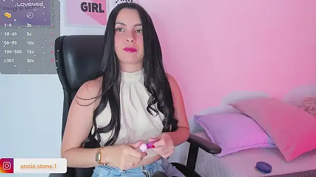 Snapshot of AnniEsstone chatting on February 14, 2026, 9:59 pm AnniEsstone online show from February 14, 2026, 9:59 pm