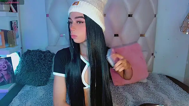 Daphnne Foxx online show from September 24, 2025, 8:26 pm
