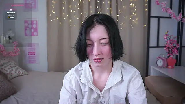 JuanaFriesz online show from April 4, 2026, 9:16 am