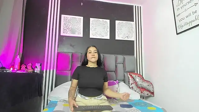 Hornycouple Hot online show from November 1, 2025, 7:41 pm