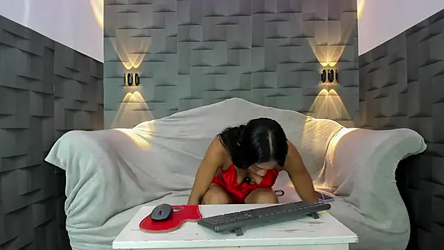 VeraGarnier online show from March 10, 2026, 7:51 pm