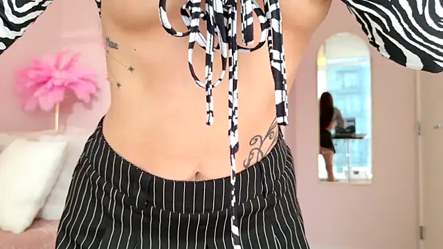 SirenSwitch online show from November 19, 2025, 10:10 pm