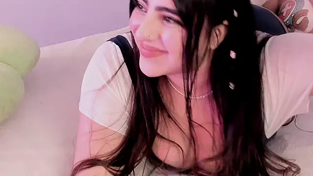 Camila Matinez  online show from October 20, 2025, 12:24 am