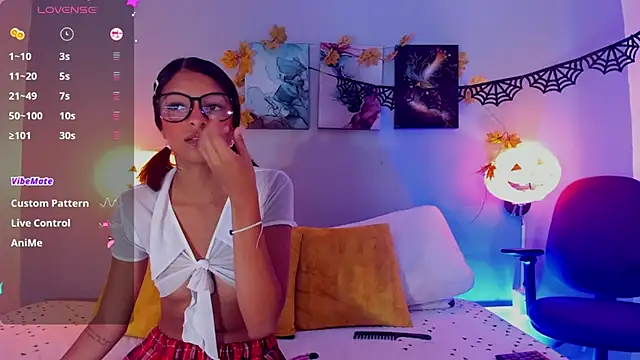 Snapshot of KimTayloor1 chatting on October 18, 2025, 12:40 pm KimTayloor1 online show from October 18, 2025, 12:40 pm