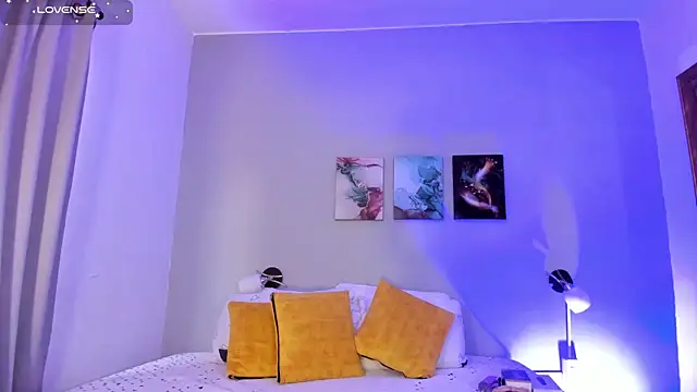 Snapshot of KimTayloor1 chatting on October 15, 2025, 7:44 pm KimTayloor1 online show from October 15, 2025, 7:44 pm