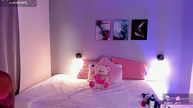 Snapshot of KimTayloor1 chatting on October 11, 2025, 8:54 pm KimTayloor1 online show from October 11, 2025, 8:54 pm