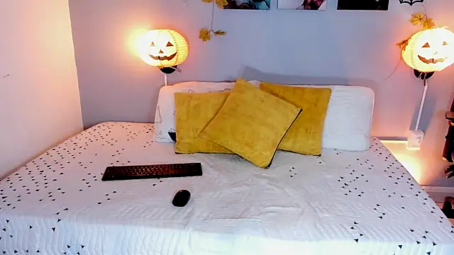 Snapshot of KimTayloor1 chatting on October 17, 2025, 7:37 pm KimTayloor1 online show from October 17, 2025, 7:37 pm