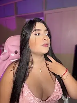 Emiily Moore1 online show from May 5, 2026, 10:46 pm