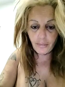 Snapshot of canariamorbosa chatting on November 8, 2025, 10:13 pm canariamorbosa online show from November 8, 2025, 10:13 pm