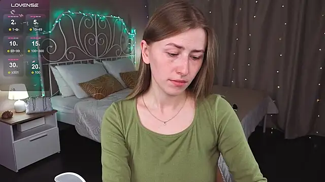 VesperaCeleste online show from October 13, 2025, 5:42 am