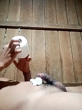 Snapshot of Hottie_pinoy21 chatting on November 19, 2025, 12:32 am Hottie pinoy21 online show from November 19, 2025, 12:32 am