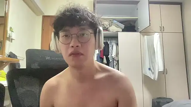 Passionatetwink2 online show from February 12, 2026, 11:10 am