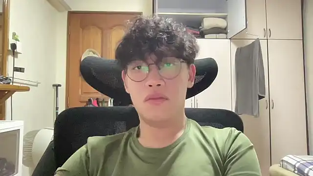 Passionatetwink2 online show from April 11, 2026, 5:16 pm
