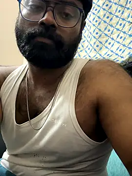 DJLOVE280825 online show from November 3, 2025, 11:30 pm