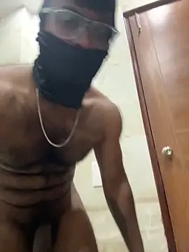 DJLOVE280825 online show from April 13, 2026, 9:52 pm