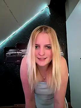 Snapshot of DieBlondeHannah chatting on September 11, 2025, 3:12 pm DieBlondeHannah online show from September 11, 2025, 3:12 pm