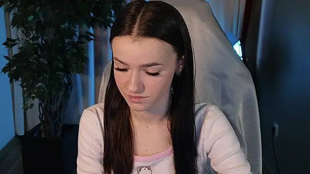 E l i z e  online show from October 17, 2025, 5:22 am