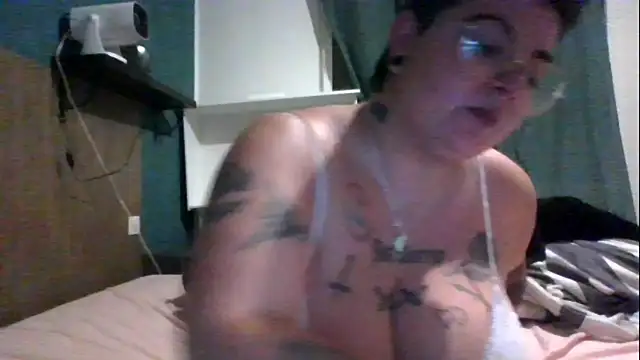 Snapshot of PirateXL chatting on April 30, 2026, 11:42 pm PirateXL online show from April 30, 2026, 11:42 pm