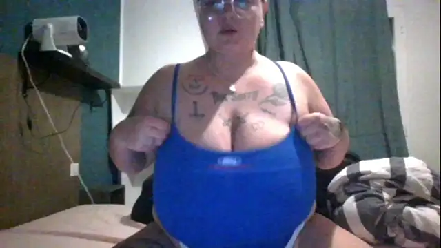 Snapshot of PirateXL chatting on April 29, 2026, 11:33 pm PirateXL online show from April 29, 2026, 11:33 pm
