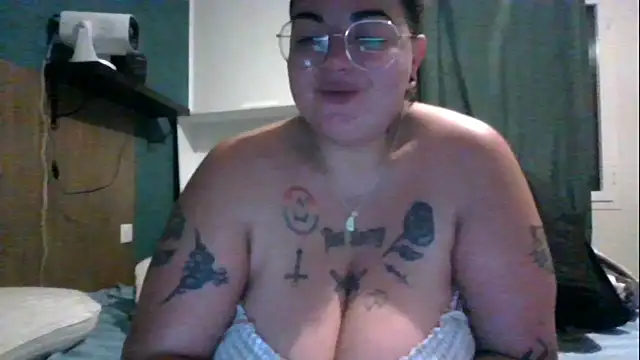 Snapshot of PirateXL chatting on May 13, 2026, 12:28 am PirateXL online show from May 13, 2026, 12:28 am