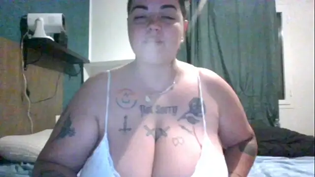 Snapshot of PirateXL chatting on May 20, 2026, 11:57 pm PirateXL online show from May 20, 2026, 11:57 pm