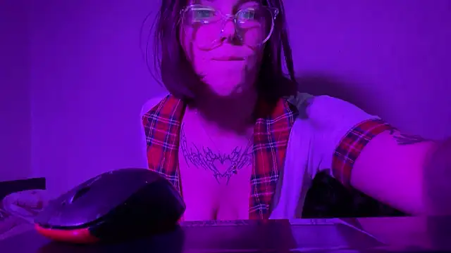 Annie  Rodriguez online show from September 20, 2025, 5:18 pm