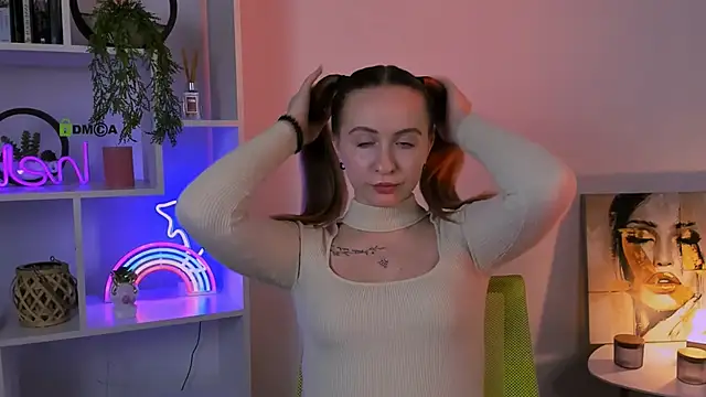 Snapshot of mila_glow1 chatting on October 7, 2025, 7:37 pm mila glow1 online show from October 7, 2025, 7:37 pm