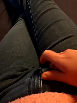 Horny mummy online show from November 27, 2025, 1:33 pm