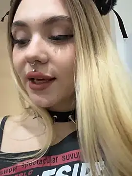 Snapshot of LunaMillie chatting on October 12, 2025, 1:34 pm LunaMillie online show from October 12, 2025, 1:34 pm