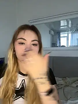 Snapshot of LunaMillie chatting on November 26, 2025, 8:58 am LunaMillie online show from November 26, 2025, 8:58 am