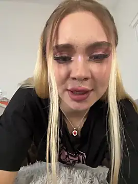 Snapshot of LunaMillie chatting on October 9, 2025, 11:44 am LunaMillie online show from October 9, 2025, 11:44 am