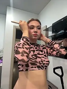 Snapshot of LunaMillie chatting on November 11, 2025, 9:15 am LunaMillie online show from November 11, 2025, 9:15 am