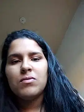 lauramartins7 online show from January 11, 2026, 7:32 pm