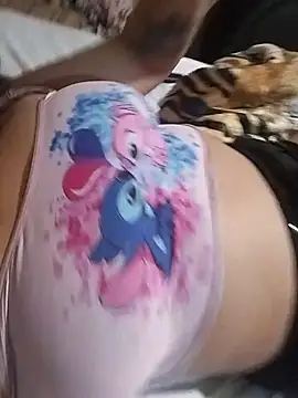 lauramartins7 online show from December 17, 2025, 4:06 am