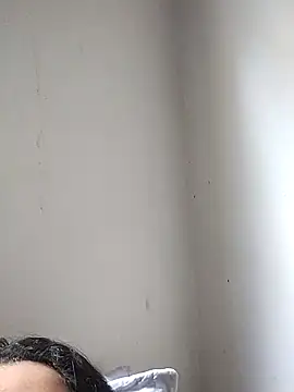 lauramartins7 online show from January 9, 2026, 12:56 pm