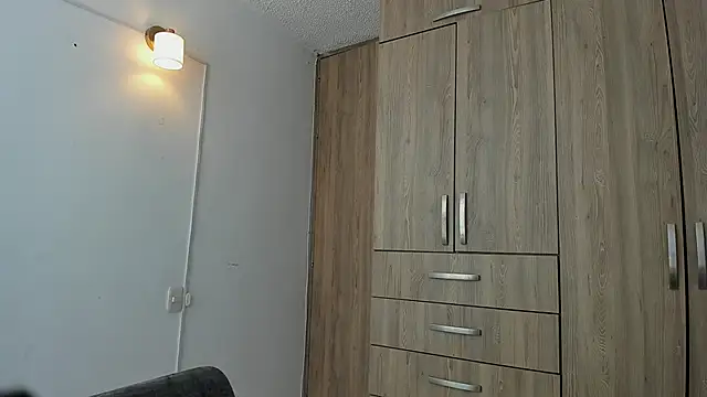 Snapshot of horny_adiction chatting on October 21, 2025, 1:43 pm horny adiction online show from October 21, 2025, 1:43 pm