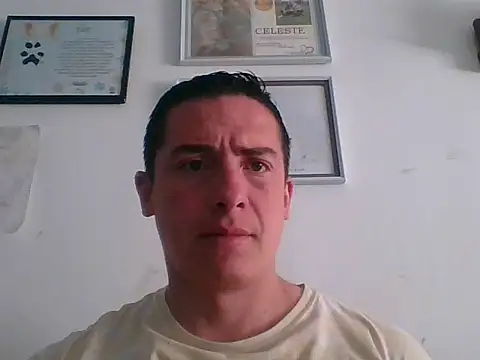 Snapshot of mickseb89 chatting on September 17, 2025, 2:52 pm mickseb89 online show from September 17, 2025, 2:52 pm