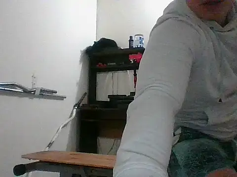 Snapshot of mickseb89 chatting on September 30, 2025, 10:27 pm mickseb89 online show from September 30, 2025, 10:27 pm