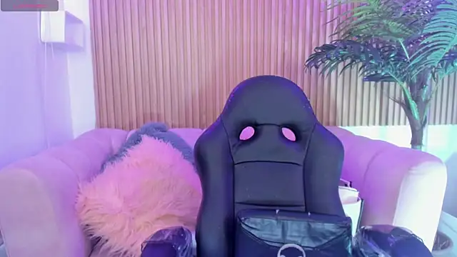 Jenny Wolridge  online show from October 17, 2025, 7:59 pm