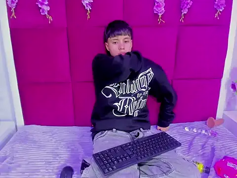 Snapshot of Bruno_Cruzz chatting on September 24, 2025, 3:13 am Bruno Cruzz online show from September 24, 2025, 3:13 am