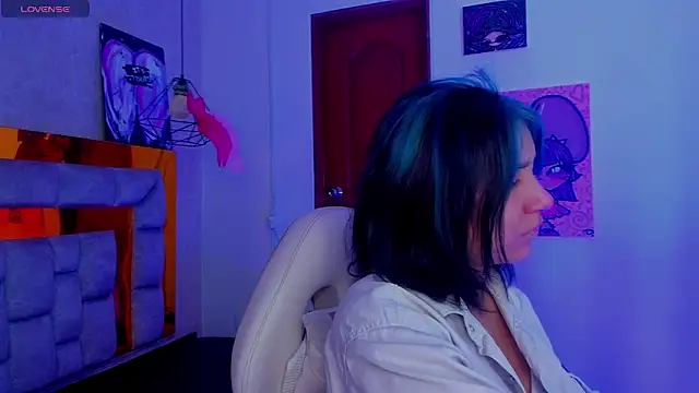 sophiievv online show from February 28, 2026, 7:35 pm