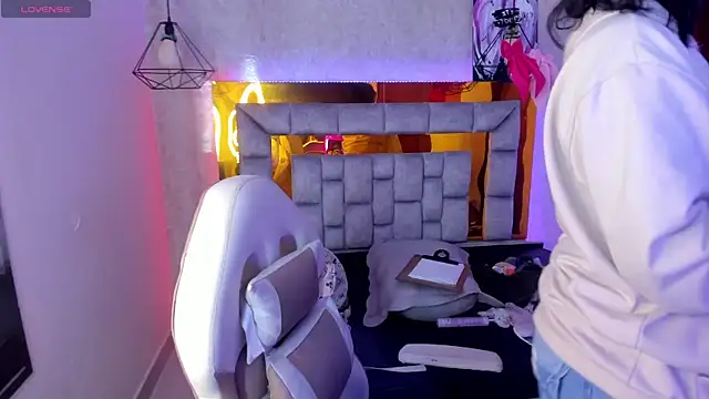 sophiievv online show from February 24, 2026, 11:27 pm